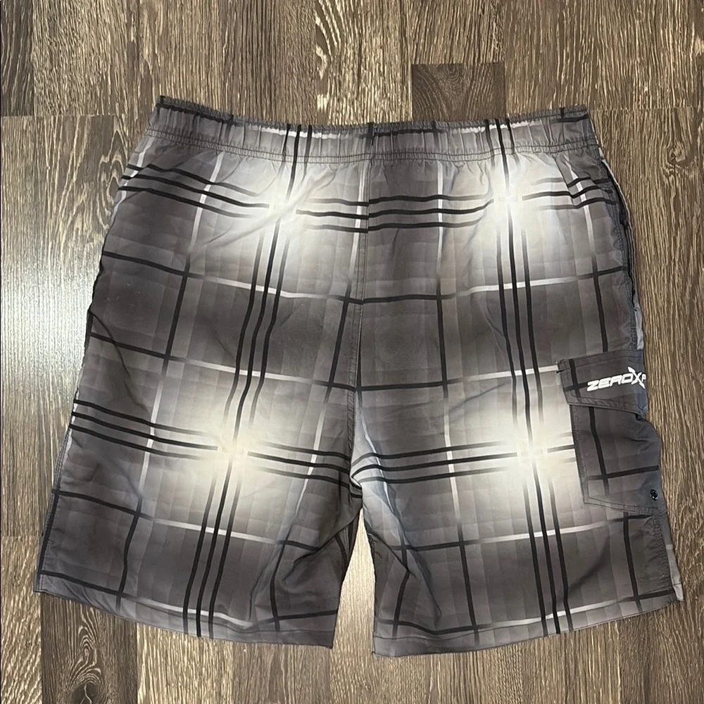 ZeroXposur Men's Gray Swim Shorts with bright blue waistband size XL